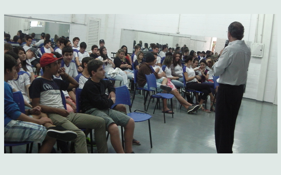 Presidente do Grupo Prepara fala com estudantes rio-pretenses durante a Semana do Empreendedorismo da Coopec