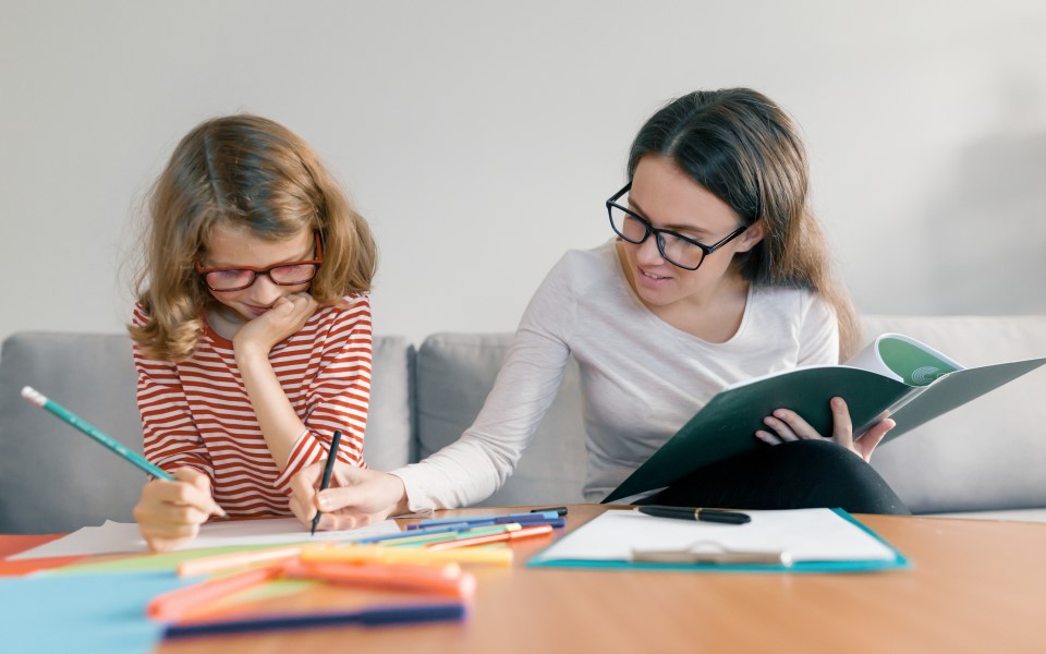  Saiba como incentivar e acompanhar os estudos dos filhos em casa