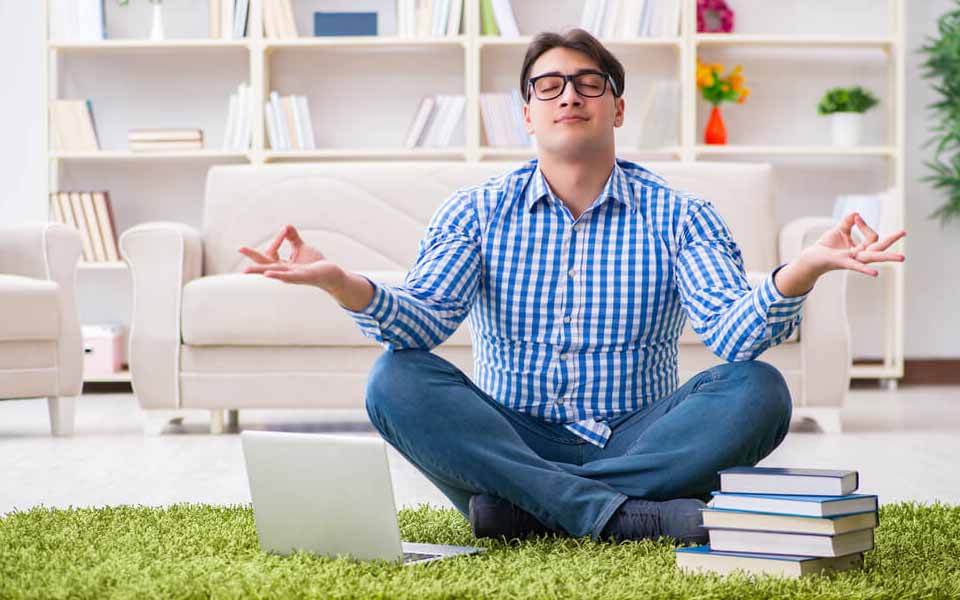 5 hábitos para equilibrar os estudos com o trabalho
