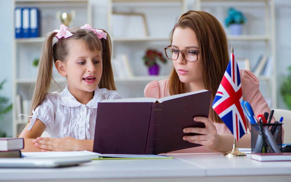 5 maneiras de filhos e pais praticarem inglês juntos