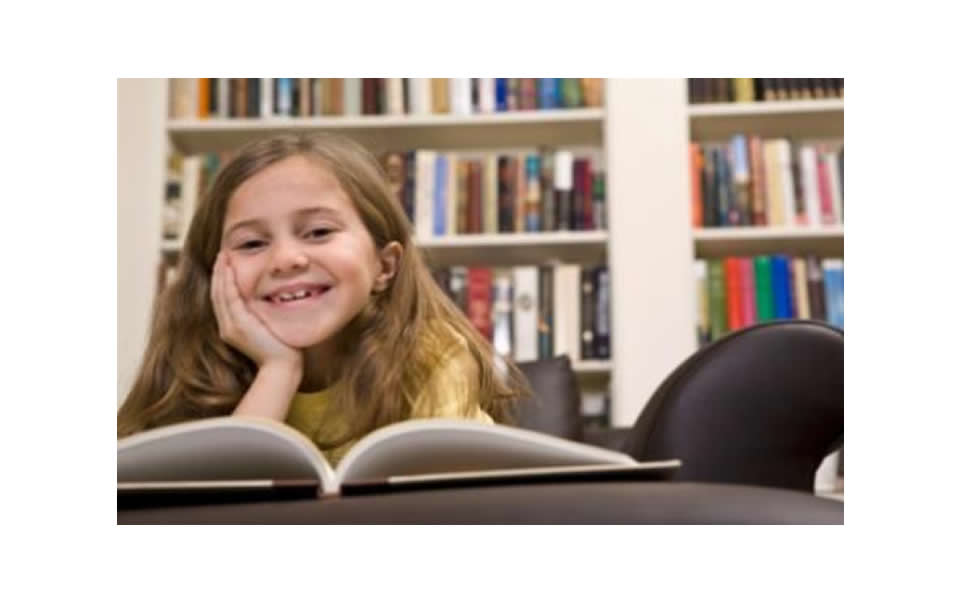 Especialistas da Ensina Mais dão dicas de como estimular a leitura entre as crianças