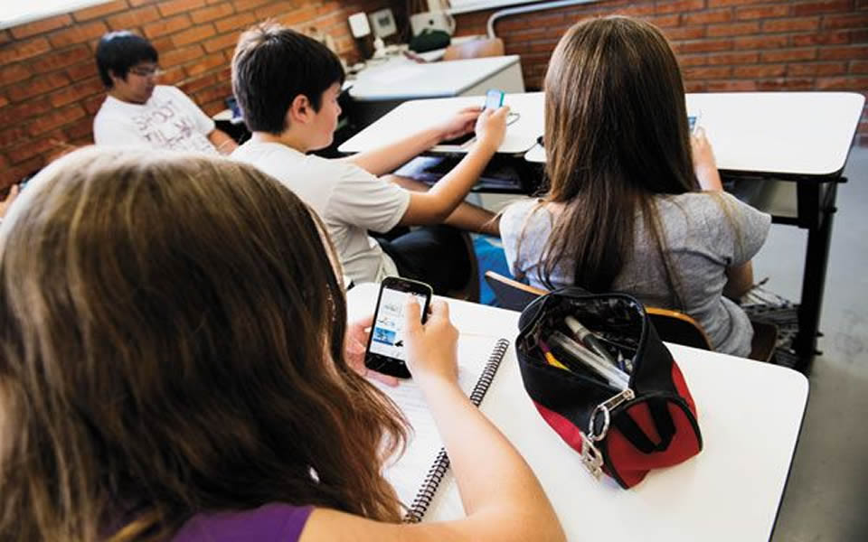 Saiba como os aparelhos celulares podem ser utilizados como ferramentas pedagógicas
